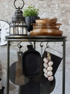 Chic Antique Regale-Display auf Rädern mit 3 Regalen und 3 Holzkisten