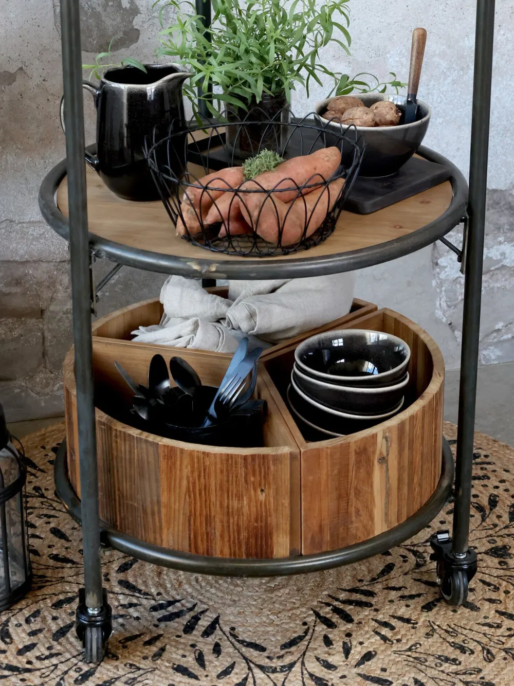 Chic Antique Regale-Display auf Rädern mit 3 Regalen und 3 Holzkisten