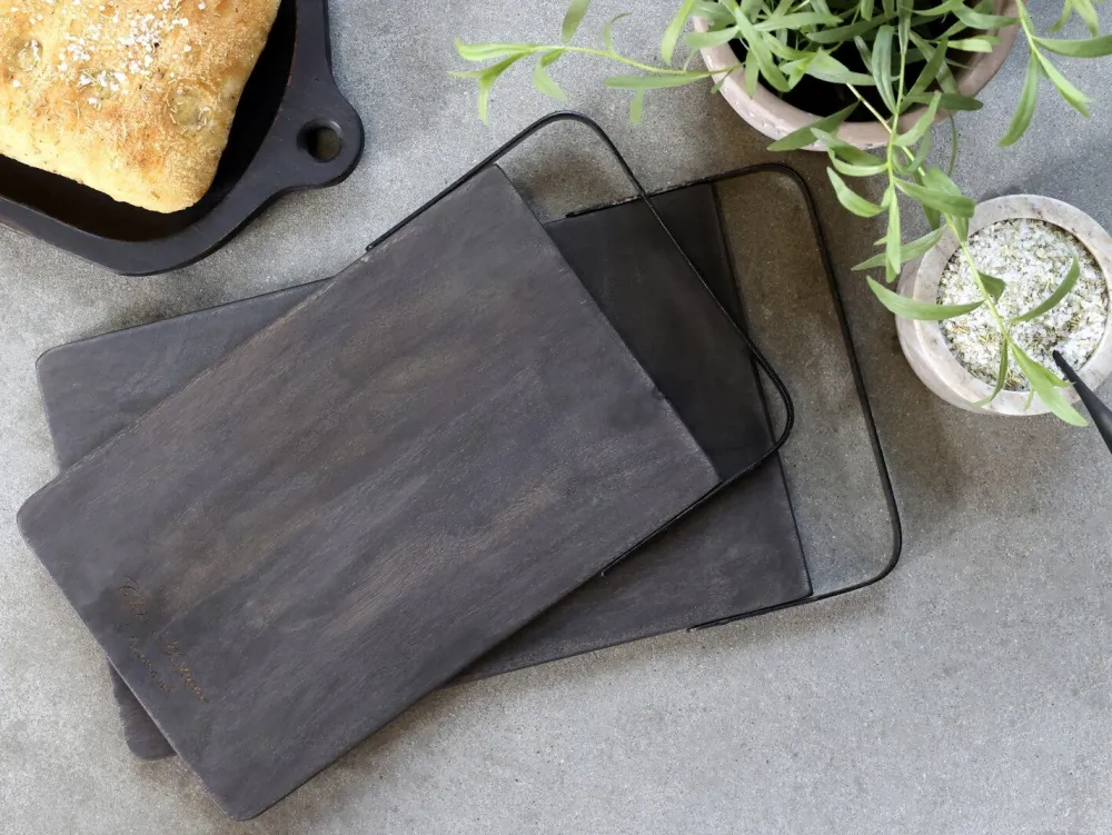 Chic Antique Servierplatten & Bretter|Schneidebretter-Laon Tapasbrett Mangoholz mit Eisen Henkel